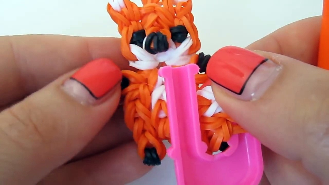 ЛИСЕНОК из резинок на рогатке без станка. Фигурки из резинок | Pup Rainbow Loom Charm