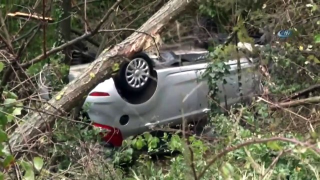 Uçuruma Yuvarlanan Arabadan Burunları Bile Kanamadan Çıktılar