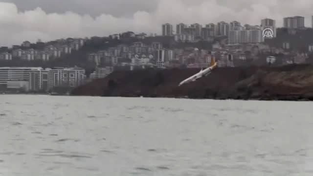 Trabzon Havalimanı'nda Pistten Çıkan Uçak - Denizden Çekilen Görüntüler