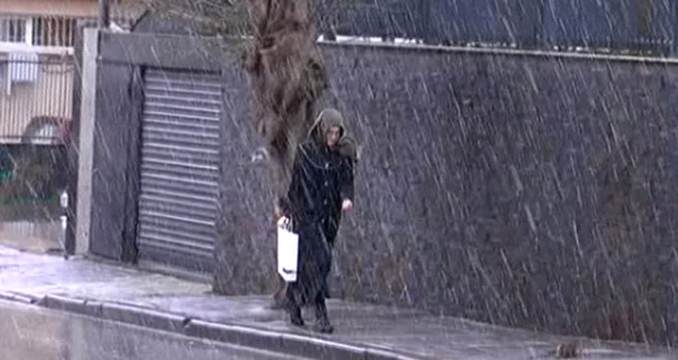 Meteoroloji Günler Öncesinden Uyarmıştı! Üsküdar ve Çamlıca'da Kar Yağışı Başladı