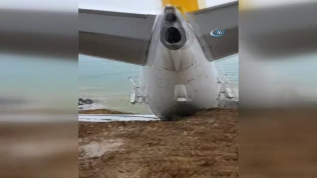 Pistten Çıkan Pegasus Havayollarına Ait Uçağı Kurtarma Çalışmaları Sürüyor