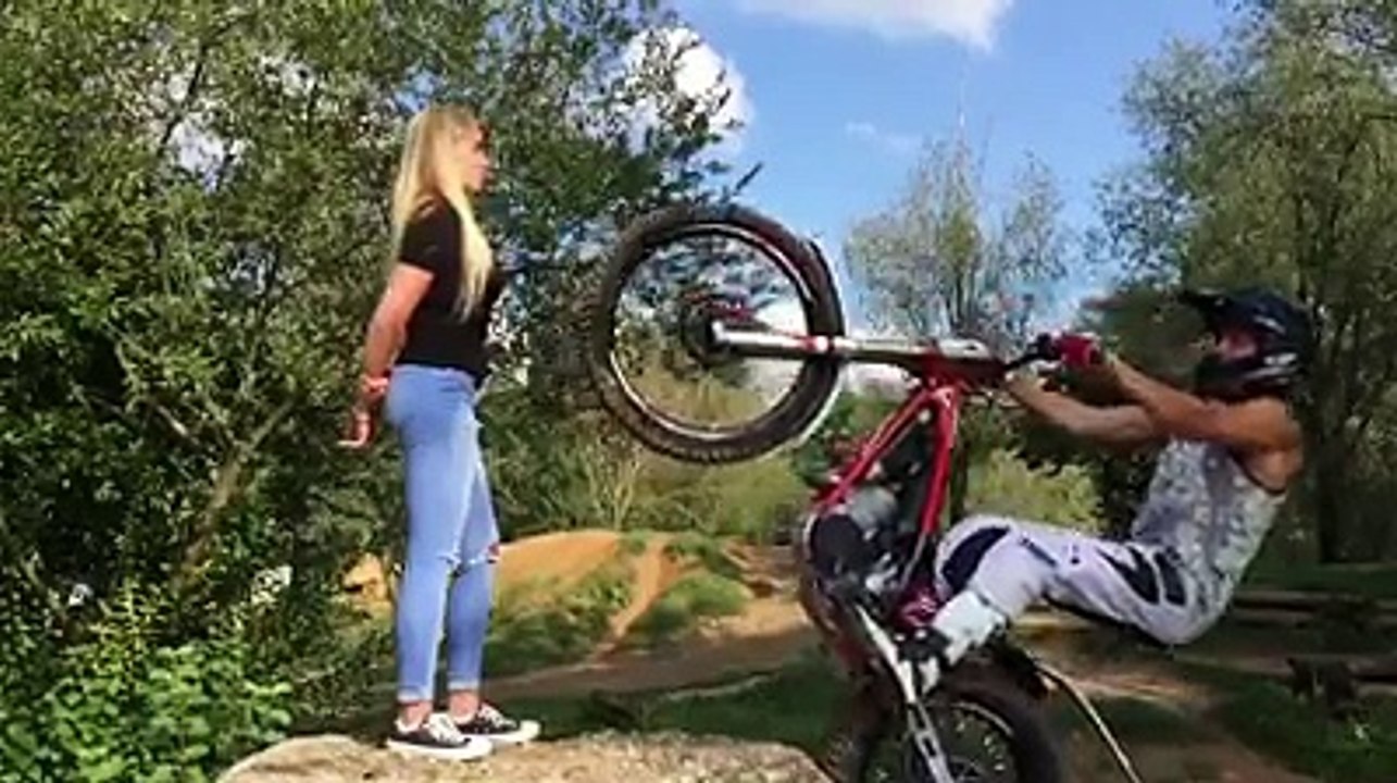 The Moto Trust Game EP02 with my girl @anni_141 Tag someone who trusts you!  thanks to- LIQUI MOLY Nolangroup Deutschlan