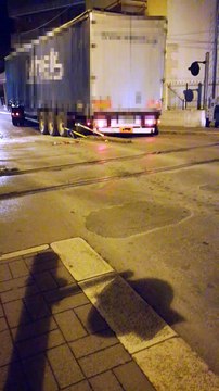 Andria: camion distrugge paletti al passaggio a livello di via Ospedaletto