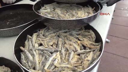 Manisa Festivalde 5 Ton Hamsi Dağıtıldı