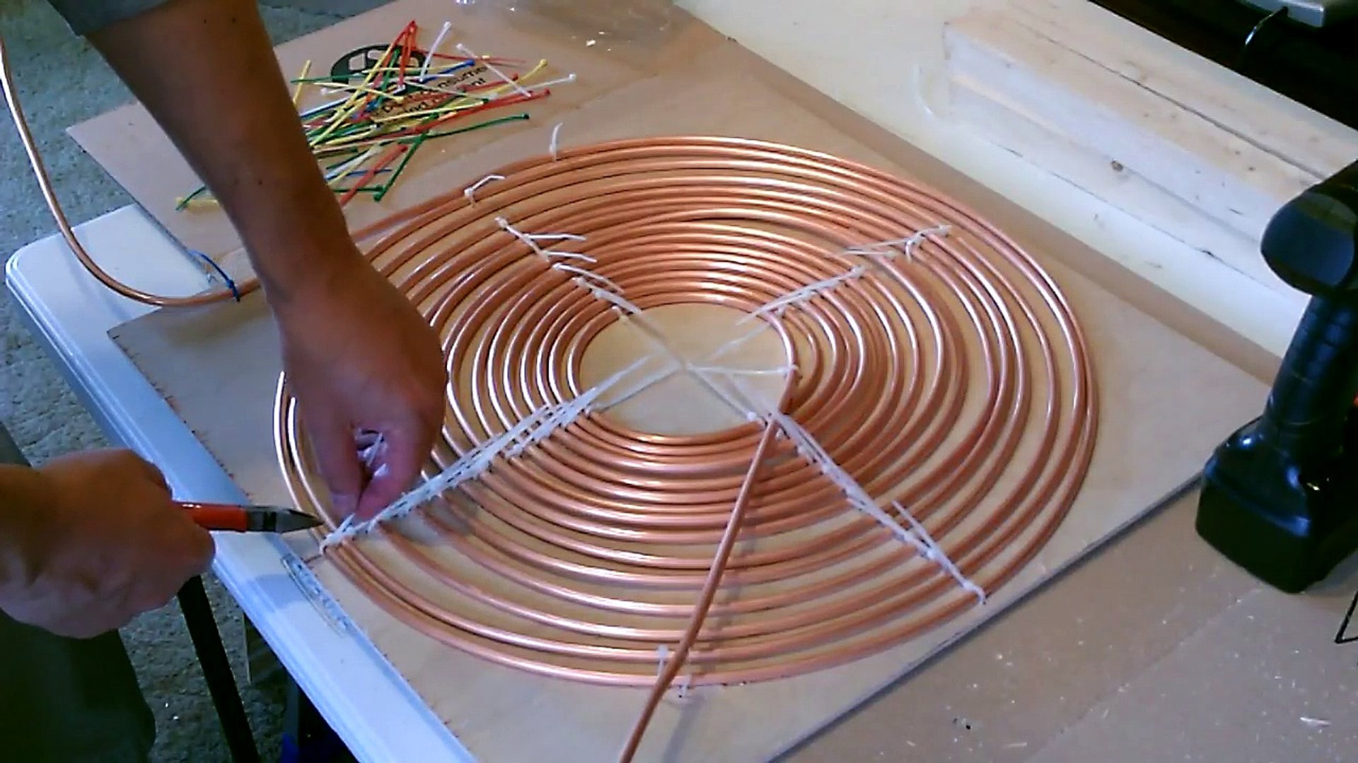 DIY Solar Water Heater! - Solar Thermal COPPER COIL Water Heater! - Easy DIY  (Full instr.) 170F – Видео Dailymotion