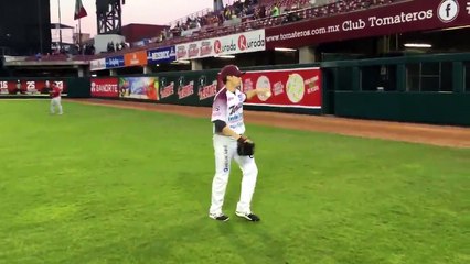 Ya se prepara el zurdo Anthony Vasquez para saltar al centro del diamante #VamosXel11 ⚾️