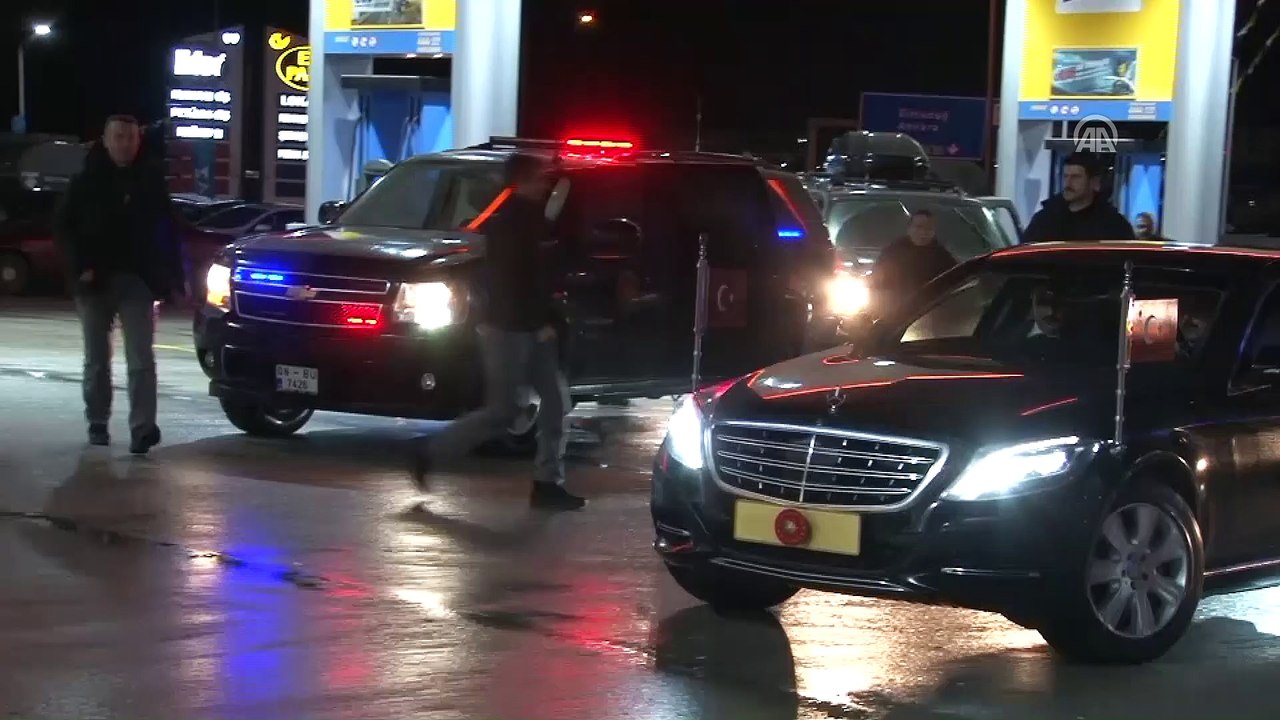 Cumhurbaşkanı Erdoğan, uğradığı bir tesiste akşam yemeği yiyerek, vatandaşlarla sohbet etti (1) - KIRIKKALE