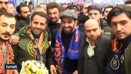 Gigantyczne zamieszanie podczas przywitania Ardy Turana