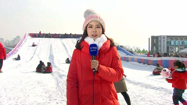 [날씨] 강추위 풀린 휴일...도심 눈썰매 즐겨요! / YTN