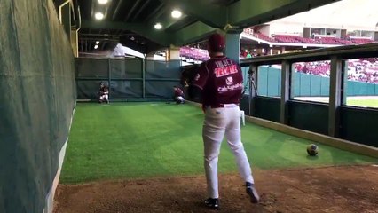 El derecho @chavavp49 ya se prepara en bullpen para saltar al centro del diamante #VamosXel11 ⚾️