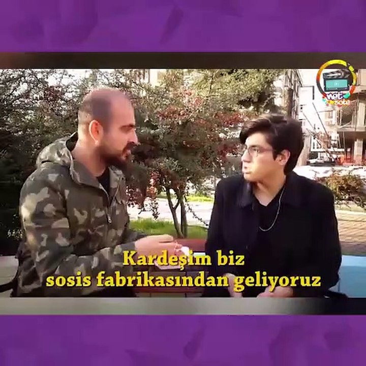 Millete sosis ikram edip domuz eti olduğunu söylemek Kamera Şakası