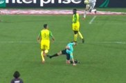 Nantes-PSG - quand l'arbitre tente de tacler un joueur