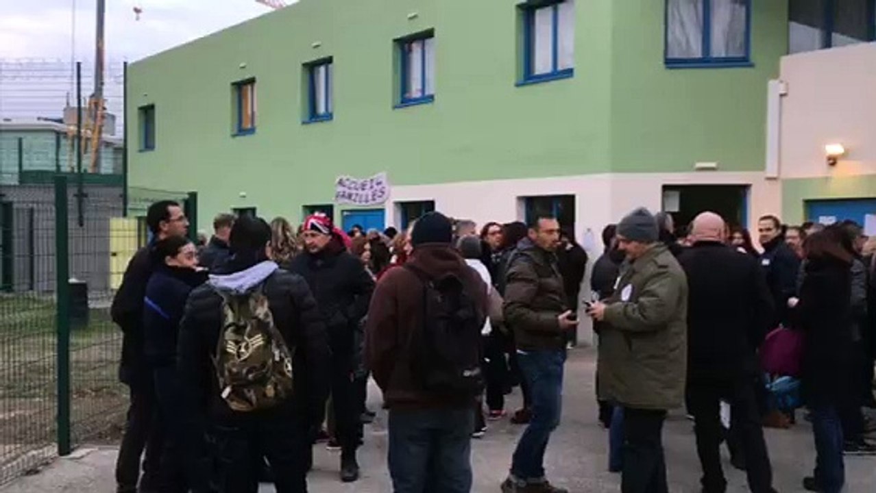 Manifestation devant le centre de détention de Tarascon