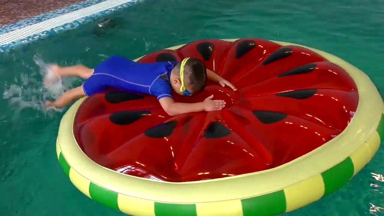 Learn colors with Fruits in pool & finger family nursery songs, kids rhymes-kGx2kg5fk9M