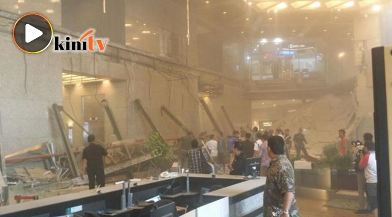 Lantai bangunan Bursa Saham Indonesia runtuh