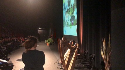 Jeunes harpistes de l'école Arpège jouent pendant les vœux du maire