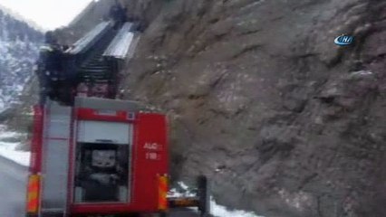 Oltu’da 1 kişi tırmandığı kayada mahsur kaldı