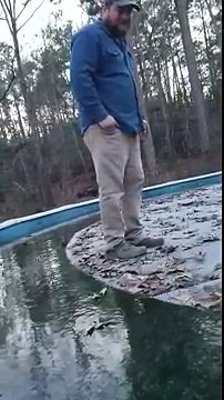 Il n'aurait pas dû marcher sur leau