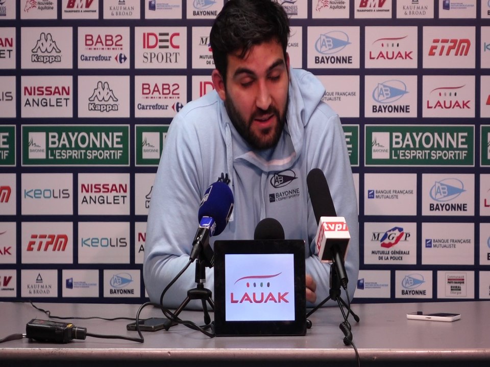 Bayonne-Montauban (20-5) : les réactions de J. Beattie et B. Fuster