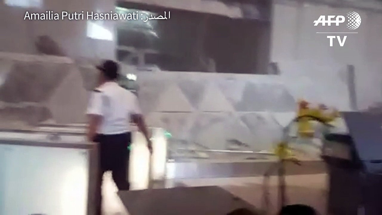 75 جريحا في انهيار طابق في مقر بورصة جاكرتا