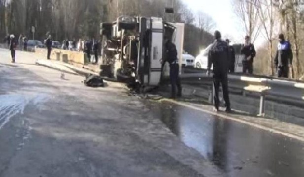 Dizi setine giden kamyon devrildi: 1 ölü 1 yaralı