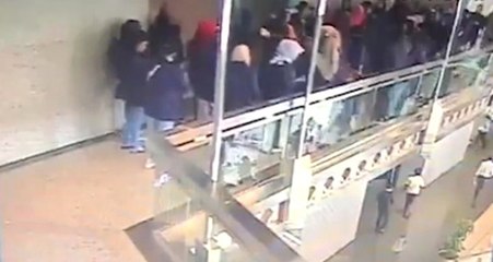 80 Yaralı! Öğrenciler Borsaya Gezi Düzenledi, Yürüdükleri Kat Bir Anda Çöktü