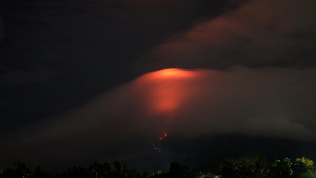 Milhares de deslocados por causa da erupção iminente do Mayon