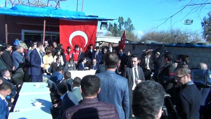 Bakan Çelik’ten şehit ailesine taziye