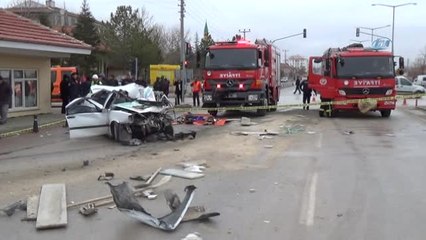 Karaman'da Otomobil ile Kamyonet Çarpıştı: 1 Ölü, 6 Yaralı