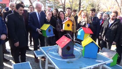 Öğrencilerden el emeği kuş evleri