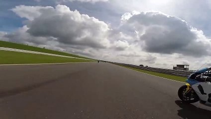 Un motard va faire un malaise à plus de 280kmh et chuter en pleine course