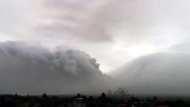 필리핀 마욘 화산 폭발 위험...만2천 명 대피령 / YTN