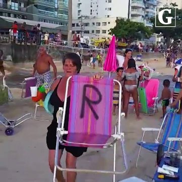 Esgoto na Praia do Morro surpreende banhistas