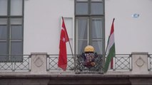 Budapeşte Büyükelçisi Oktay Güven Mektubunu Macaristan Cumhurbaşkanı'na Sundu
