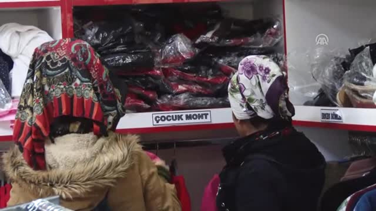 Hayır Çarşısı"Ndan Ücretsiz Alışveriş Yapıyorlar