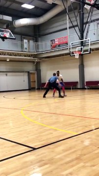 Policier vs Joueur de basket