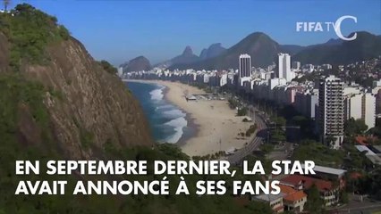 PHOTOS. Sexy ! Lady Gaga dévoile sa poitrine sous un blazer rose