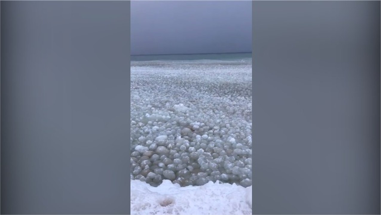 El frío que azota EEUU provocó un extraño fenómeno en el lago Michigan