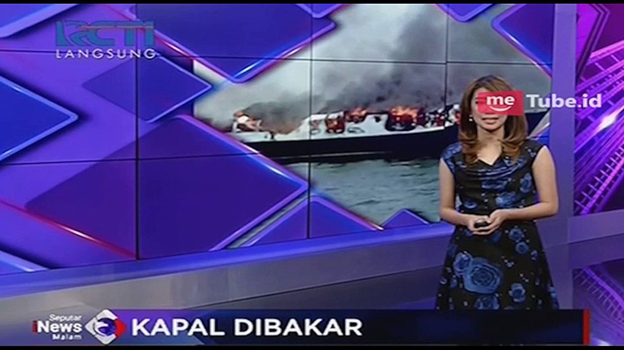 Kapal Pengangkut Alat Berat Dibakar Warga