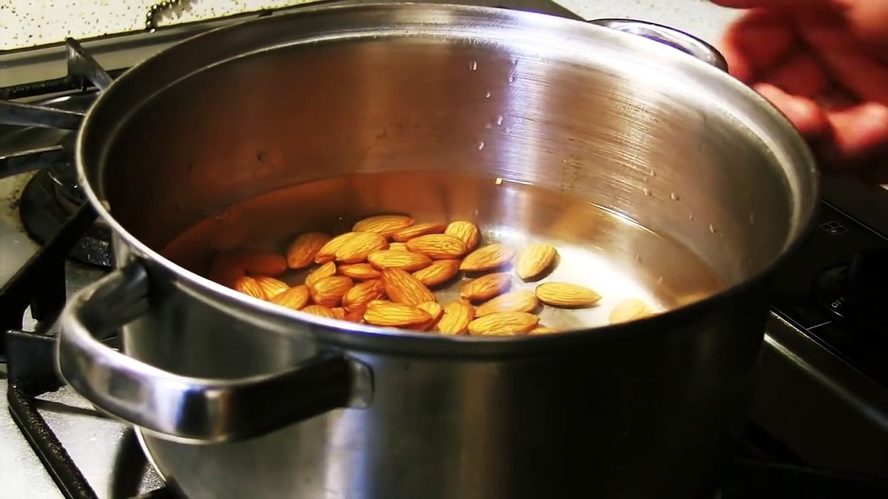 How to make Almond Milk - The Vegan Zombie