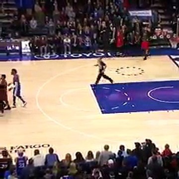 Baston : Ben Simmons et Kyle Lowry se donnent rendez-vous dans le tunnel !