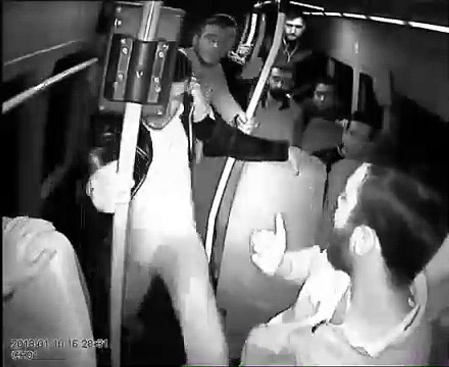 Adana'da İşitme Engelli Gence Dolmuş İçerisinde Saldırıldı