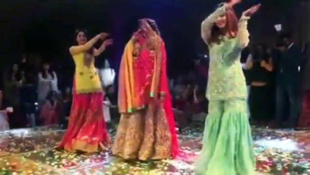 Sanam Baloch and Maya Ali on dance floor at her Friend's Mehndi