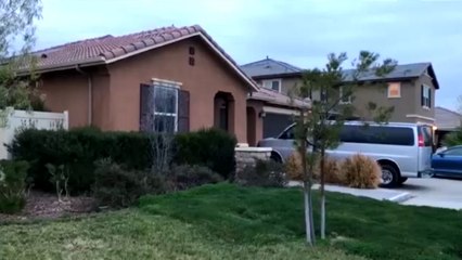 미국서 남매 13명 사슬로 묶어 학대한 부모 체포 / YTN