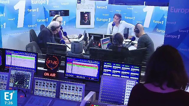 Alain Juppé : Yves Rocher, Sephora, Flunch... On a trop de cartes dans les portefeuilles, avec celle de LR, ça en fera une en moins !