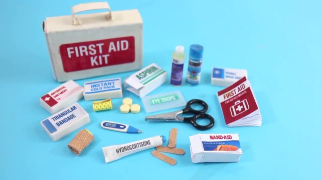 DIY Miniature First Aid Kit - Accessories, Band Aids, Thermometer, Medicine - DIY Tutorial