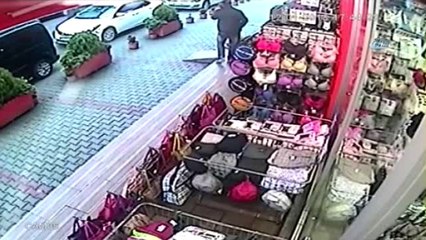 Kadın Giyim Mağazasında Yaşanan Hırsızlık Kamerada
