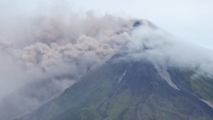 El volcán filipino Mayon vierte lava y amenaza con una erupción peligrosa