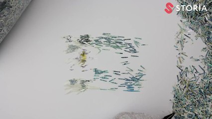 İşsizlik mi yaratıcılık mı? Paramparça ettiği parayı cımbızla tekrar topladı