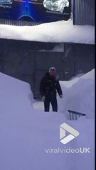 Disparaître en russie ? Plongez dans le mètre de neige !